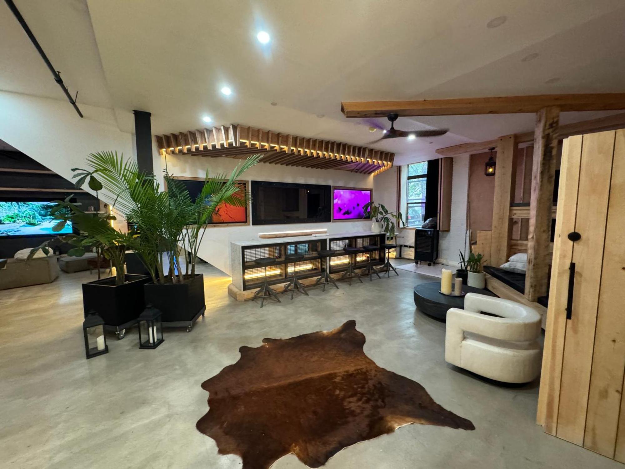 Extraordinary 3 Bedrooms Gigantic Loft *