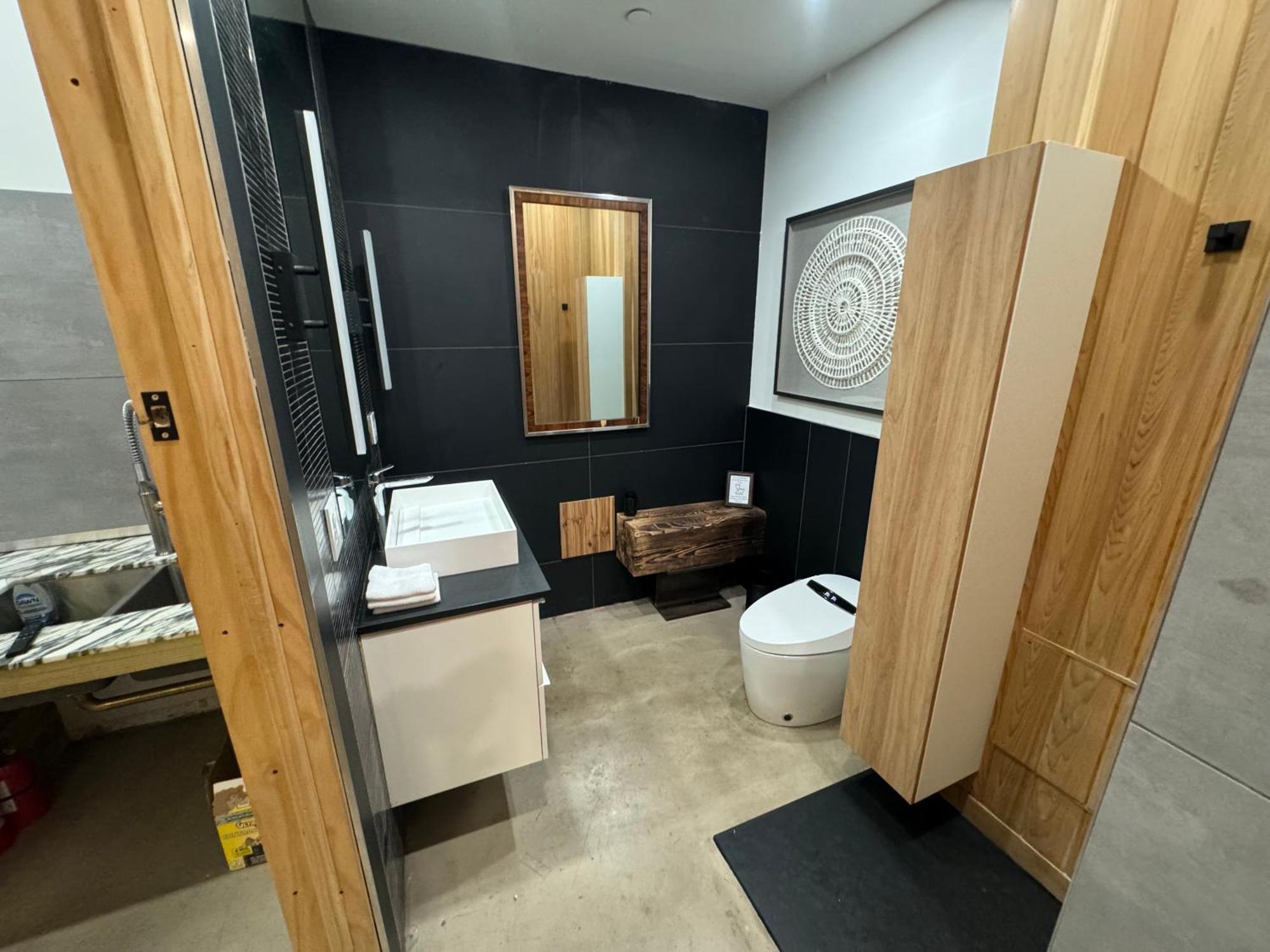 Extraordinary 3 Bedrooms Gigantic Loft