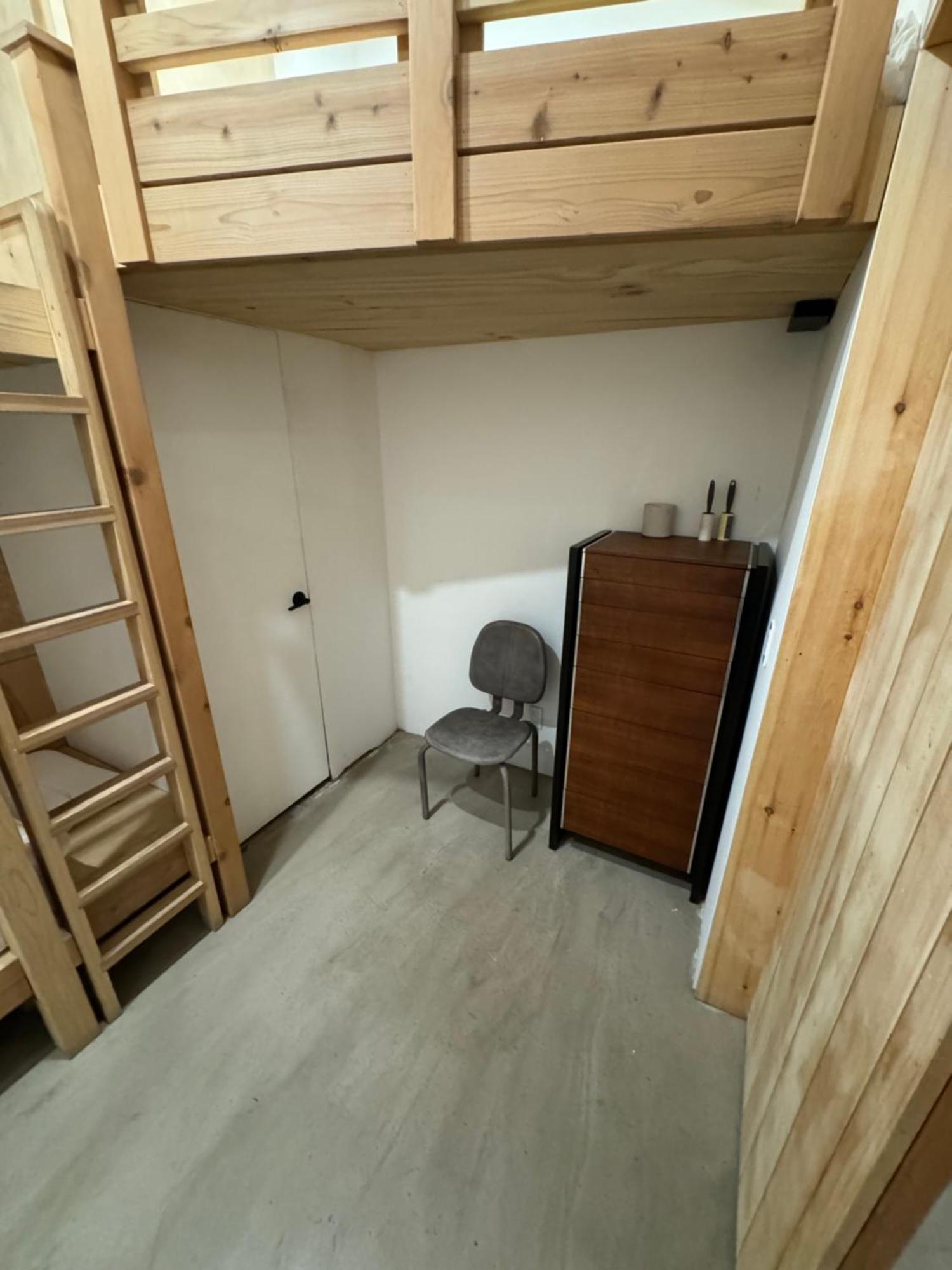 Extraordinary 3 Bedrooms Gigantic Loft Apartment