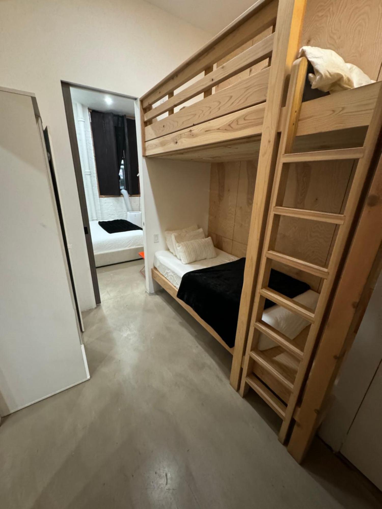 Apartment Extraordinary 3 Bedrooms Gigantic Loft