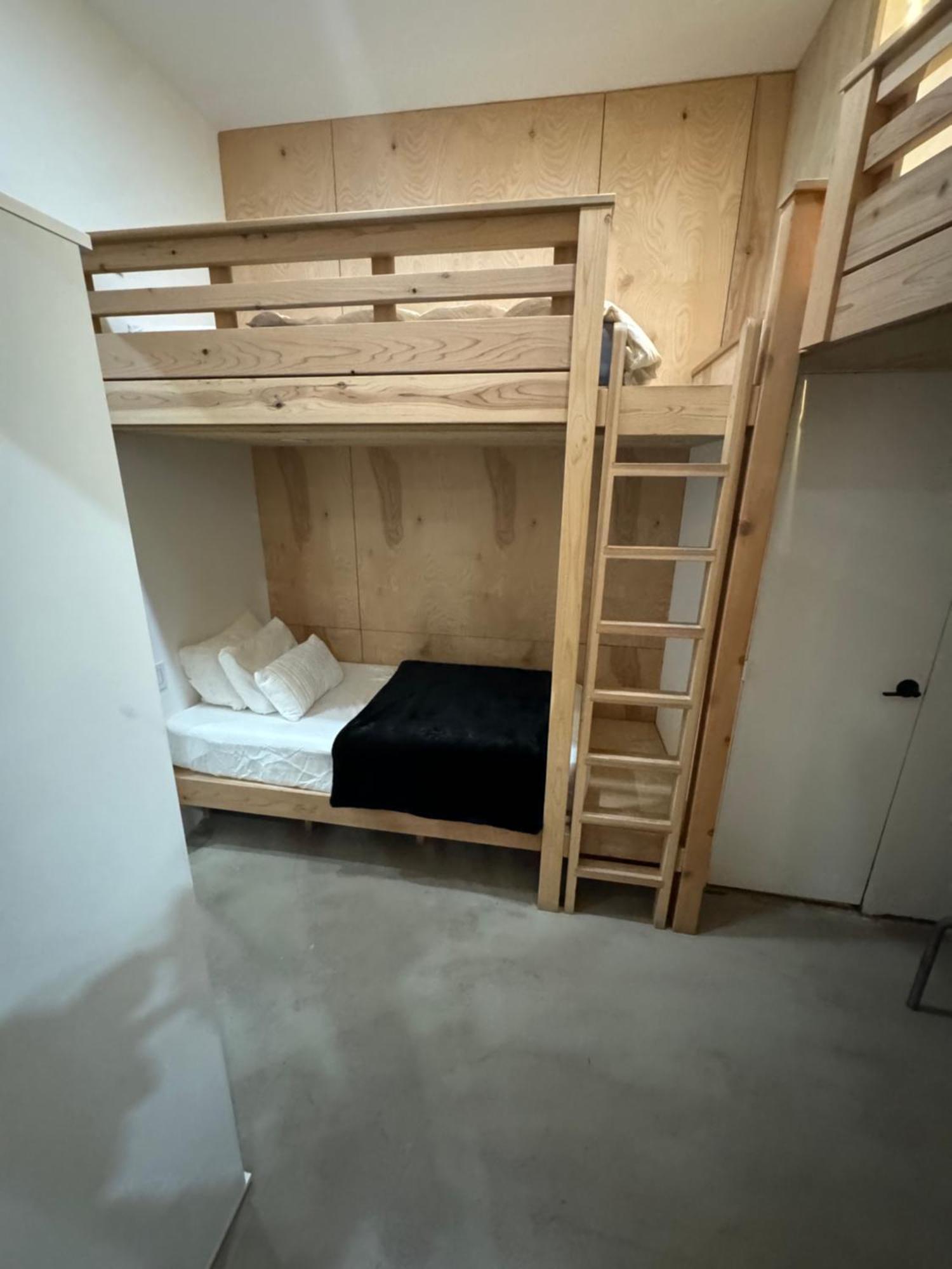 Extraordinary 3 Bedrooms Gigantic Loft *