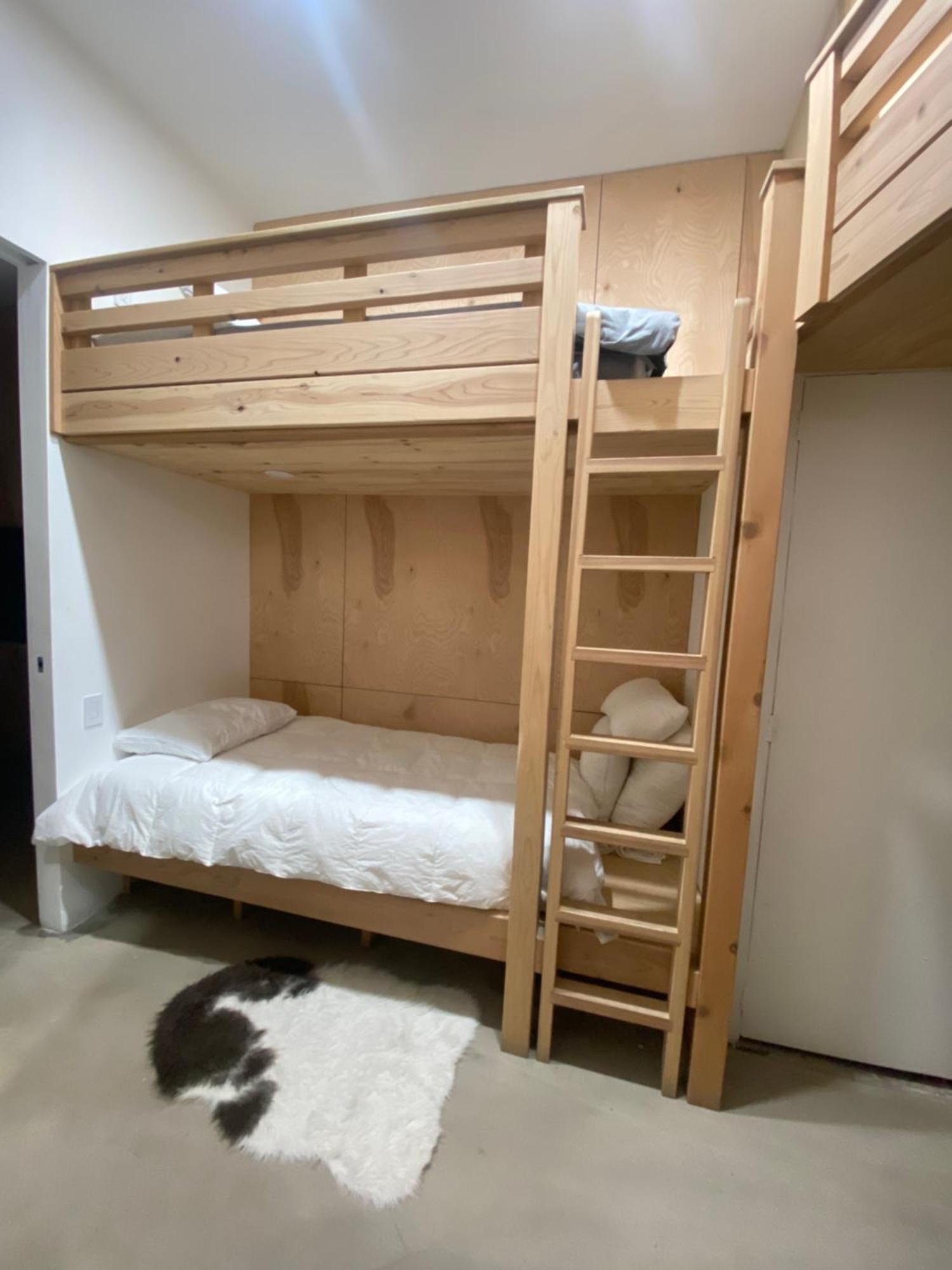Extraordinary 3 Bedrooms Gigantic Loft Apartment